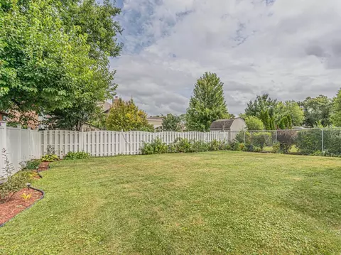 Exterior - 2275 Westview Dr, Des Plaines, IL 60018 photo 7 of 10