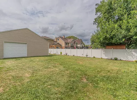 Exterior - 2275 Westview Dr, Des Plaines, IL 60018 photo 9 of 10