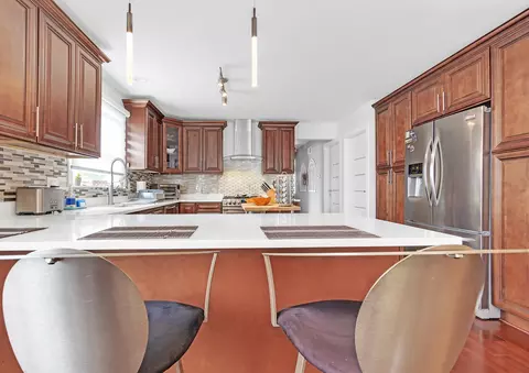 Kitchen - 2275 Westview Dr, Des Plaines, IL 60018 photo 5 of 6