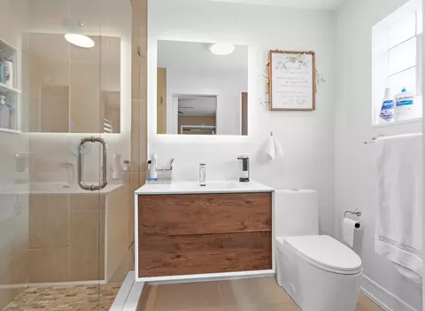 Bath - 2275 Westview Dr, Des Plaines, IL 60018 photo 1 of 3