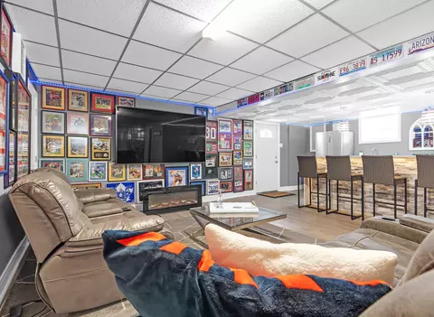 Living - 2275 Westview Dr, Des Plaines, IL 60018 photo 6 of 7