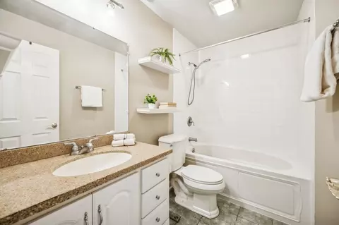 Bath - 2512 Violet St, Glenview, IL 60026 photo 4 of 4