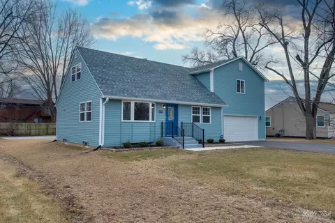 445 Crystal Ave, South Elgin, IL 60177