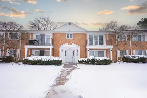 1100 N Farnsworth Ave #2F, Aurora, IL 60505