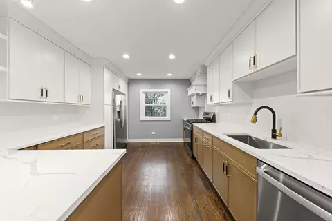 Kitchen - 6503 S Ridge Rd, Willowbrook, IL 60527 photo 2 of 3