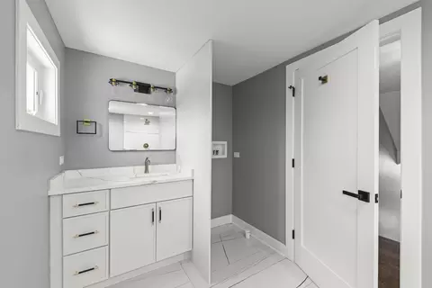 Bath - 6503 S Ridge Rd, Willowbrook, IL 60527 photo 2 of 3