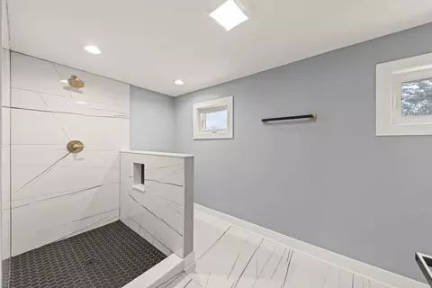 Bath - 6503 S Ridge Rd, Willowbrook, IL 60527 photo 3 of 3