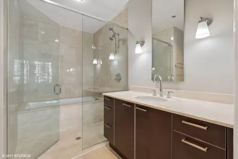 Bath - 10 E Delaware Pl #10C, Chicago, IL 60611 photo 1 of 3