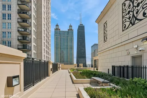 Exterior - 10 E Delaware Pl #10C, Chicago, IL 60611 photo 3 of 5