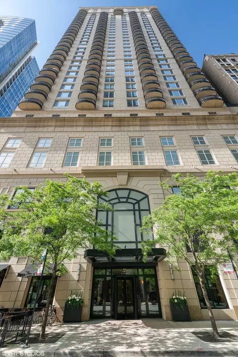 10 E Delaware Pl #10C, Chicago, IL 60611
