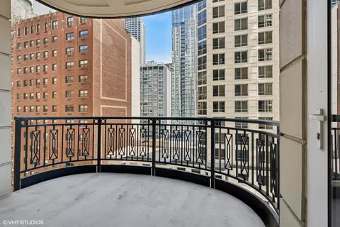 Exterior - 10 E Delaware Pl #10C, Chicago, IL 60611 photo 2 of 5