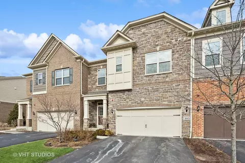 305 Camberley Ln, Lincolnshire, IL 60069