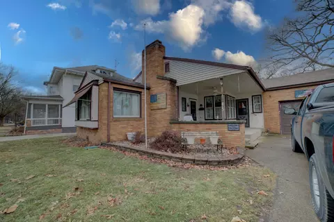 415 S 4th St, Watseka, IL 60970