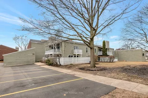 1450 Stonebridge Trl #1-1, Wheaton, IL 60189