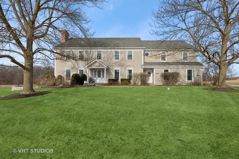 5681 Forest View Ln, Libertyville, IL 60048