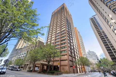 247 E Chestnut St #1302, Chicago, IL 60611