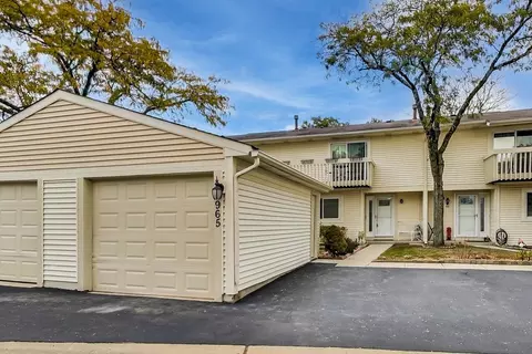 965 Princeton Ct, Vernon Hills, IL 60061