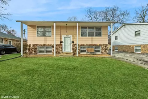 2528 Linden Ave, Waukegan, IL 60087