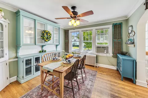 Dining - 800 Harlem Ave, Glenview, IL 60025 photo 3 of 5