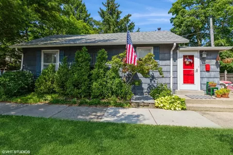 Exterior - 800 Harlem Ave, Glenview, IL 60025 photo 4 of 17