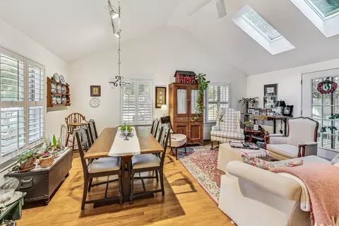 Dining - 800 Harlem Ave, Glenview, IL 60025 photo 5 of 5