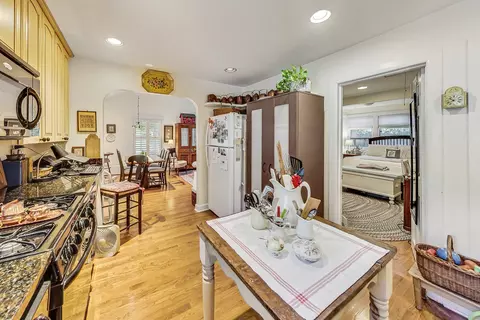 Kitchen - 800 Harlem Ave, Glenview, IL 60025 photo 4 of 6