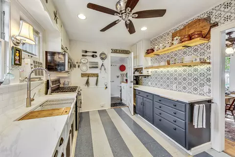 Kitchen - 800 Harlem Ave, Glenview, IL 60025 photo 1 of 6