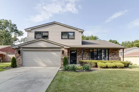 3239 N Volz Dr E, Arlington Heights, IL 60004