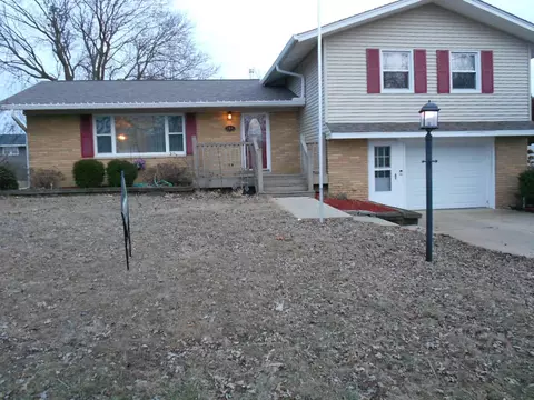 104 N Howard St, Roanoke, IL 61561