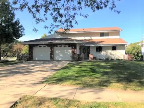 135 Hingham Ln, Bloomingdale, IL 60108