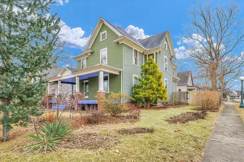 707 W White St, Champaign, IL 61820
