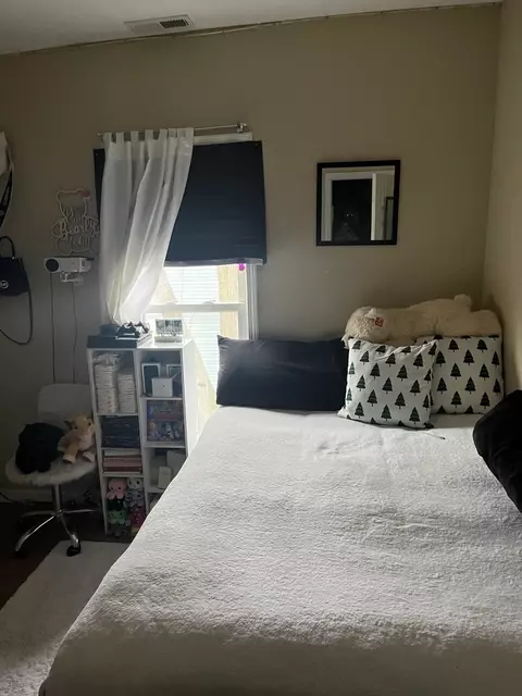 Bedroom - 313 Bevier Pl, Aurora, IL 60505 photo 1 of 4