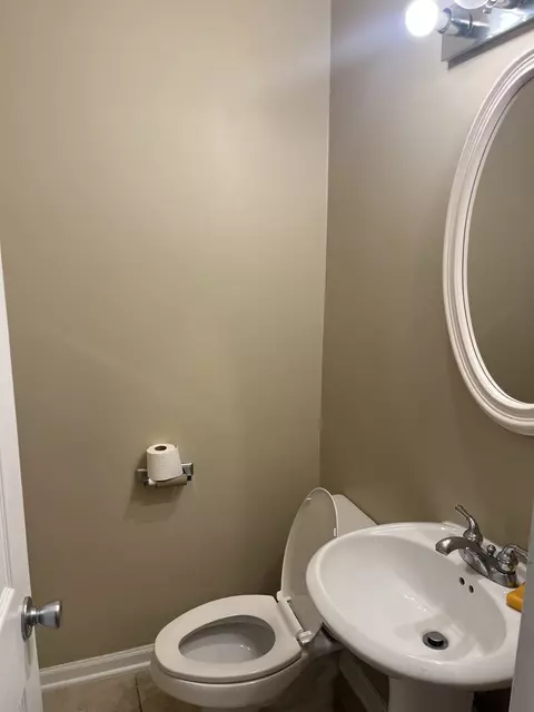Bath - 313 Bevier Pl, Aurora, IL 60505 photo 3 of 3