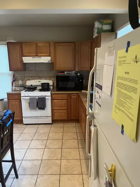 Kitchen - 313 Bevier Pl, Aurora, IL 60505 photo 4 of 4