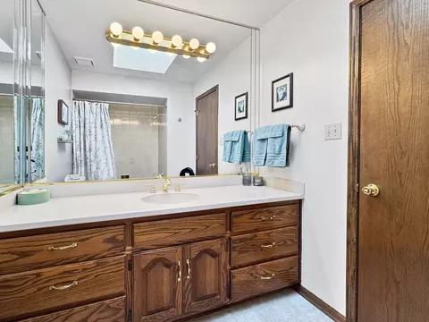 Bath - 2468 187th Pl, Lansing, IL 60438 photo 2 of 5