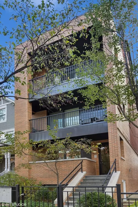 637 W Melrose St #1, Chicago, IL 60657