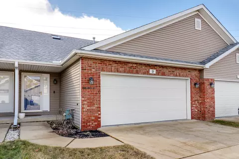 9 Edvardinsh Way, Bloomington, IL 61701