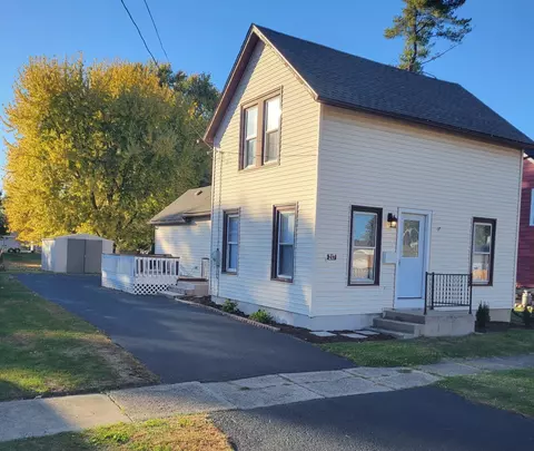 217 Adams St, Genoa, IL 60135