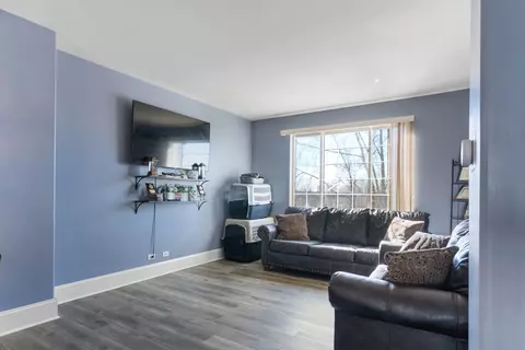 Living - 2546 Hatfield Ct, Elgin, IL 60123 photo 1 of 1