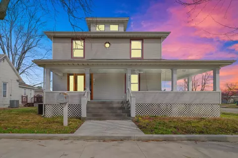 304 W Harrison St, Sullivan, IL 61951