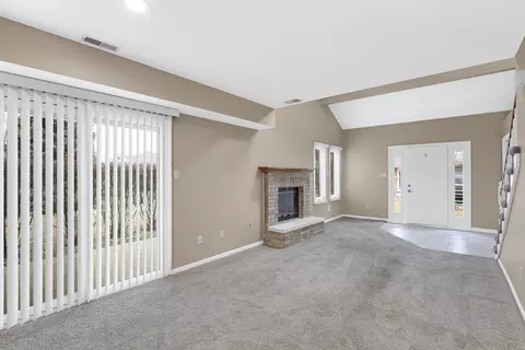 Living - 5604 W Von Ave W #B, Monee, IL 60449 photo 2 of 5