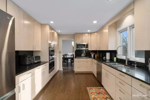 2421 Brian Dr, Northbrook, IL 60062 photo 10