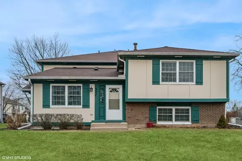 327 Cherrywood Ct, Vernon Hills, IL 60061