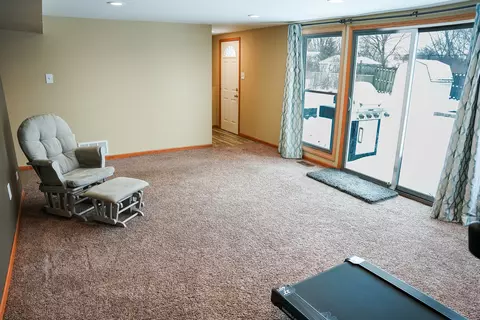Living - 1680 Chippendale Rd, Hoffman Estates, IL 60169 photo 4 of 4