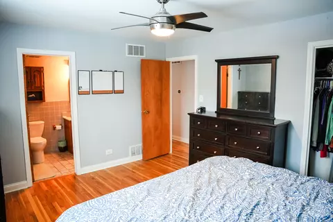 Bedroom - 1680 Chippendale Rd, Hoffman Estates, IL 60169 photo 4 of 8