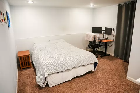 Bedroom - 1680 Chippendale Rd, Hoffman Estates, IL 60169 photo 7 of 8