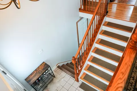 Entry Way - 1680 Chippendale Rd, Hoffman Estates, IL 60169 photo 2 of 3