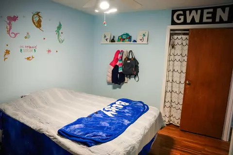 Bedroom - 1680 Chippendale Rd, Hoffman Estates, IL 60169 photo 3 of 8