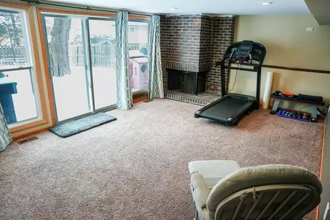 Living - 1680 Chippendale Rd, Hoffman Estates, IL 60169 photo 3 of 4