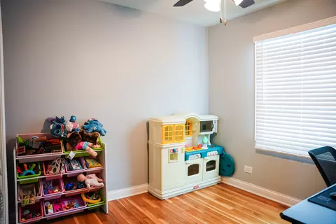 Bedroom - 1680 Chippendale Rd, Hoffman Estates, IL 60169 photo 1 of 8